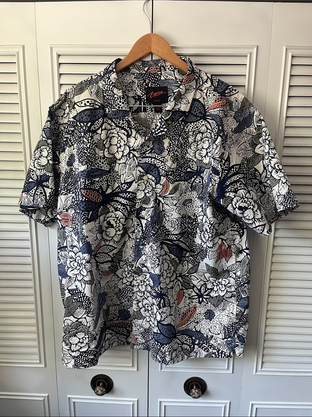 Egara White Floral Button-Down Shirt with Navy and Coral Accents